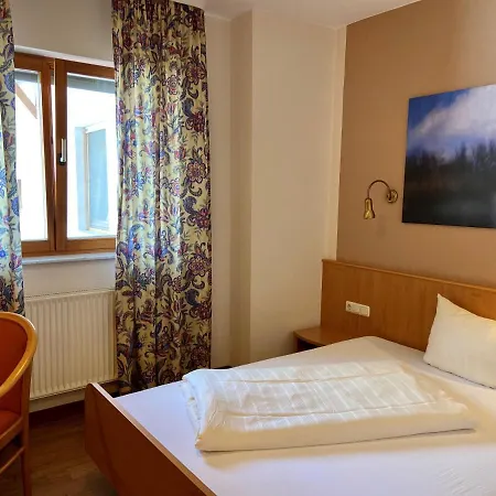 Bett & Fruehstueck ホテル 2*